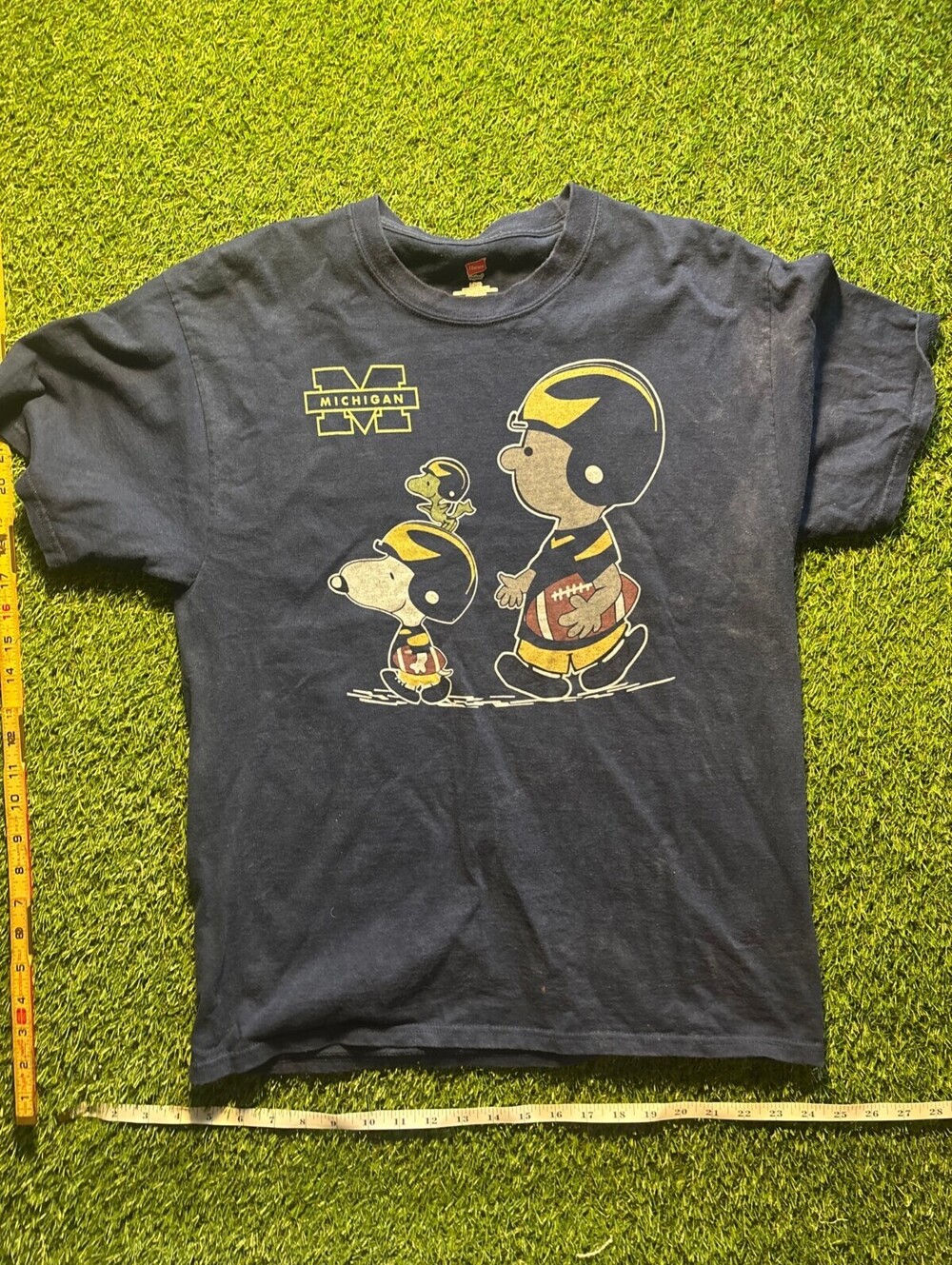 vintage U of M snoopy t- shirt